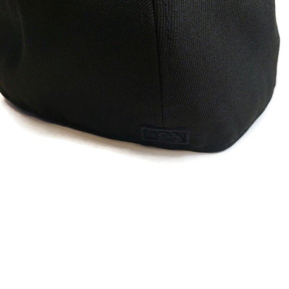 59Fifty New Era Size 7 1/4 Chicago White Sox Fitted Hat Cap Basic Black On Black - Picture 4 of 7
